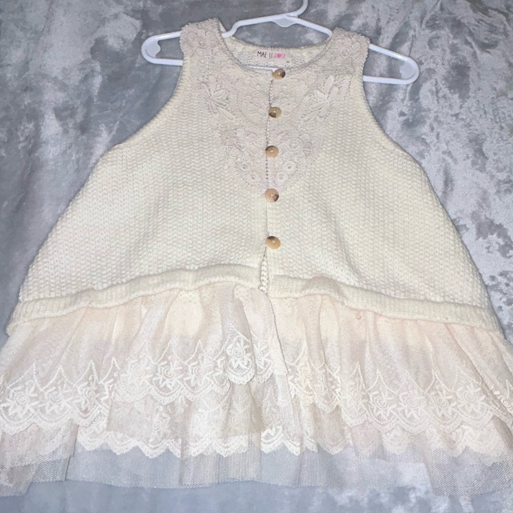 $10 sale 2/$15 Mae Li Rose Lace Girl’s Top sweater lace ivory Size 4/5. bB2